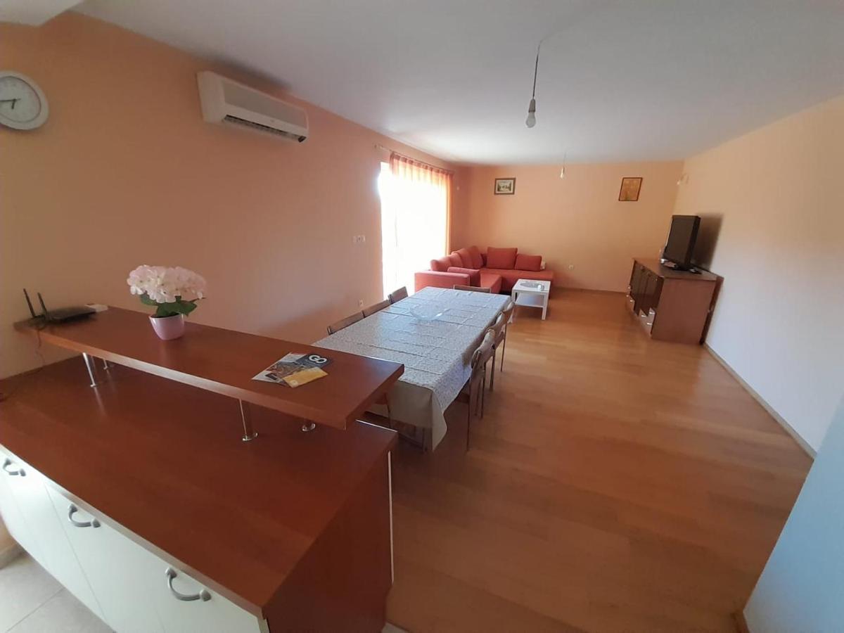 Holiday Home Anita Unesic Exterior photo